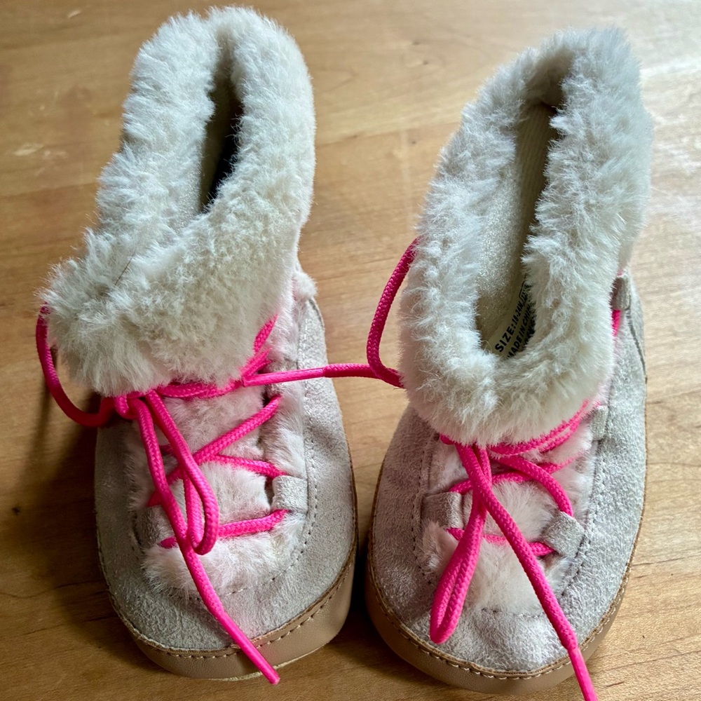 Baby Gal Sherpa booties